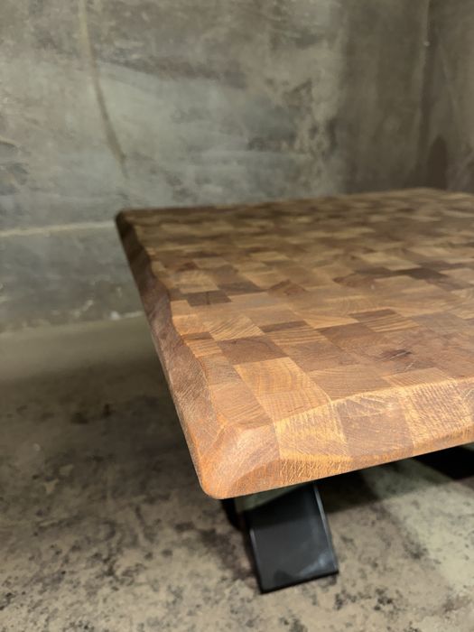 Масивна дървена маса с метални крака – ръчна изработка