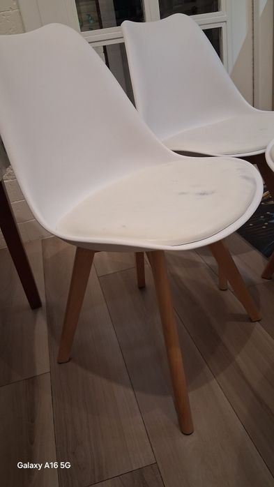 Vand 4 scaune, folosite 1 luna