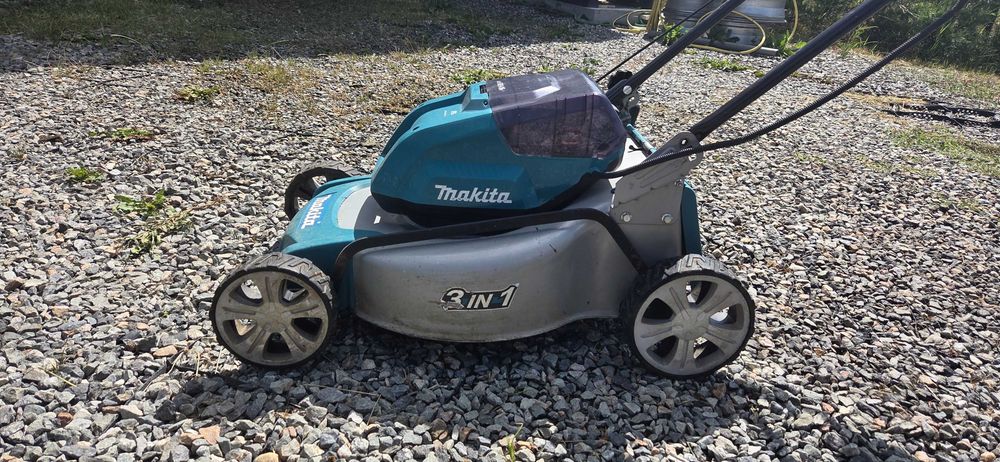 Masina tuns Gazon Makita DLM460z