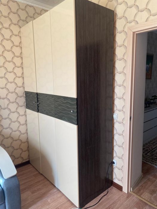 Продам шкаф трех дверный