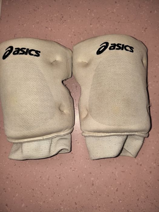 Наколенки на asics