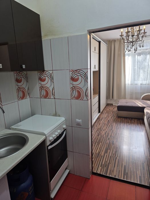 Garsoniera 18m' in stare se vinde mobilata sau goala  piața Pajura