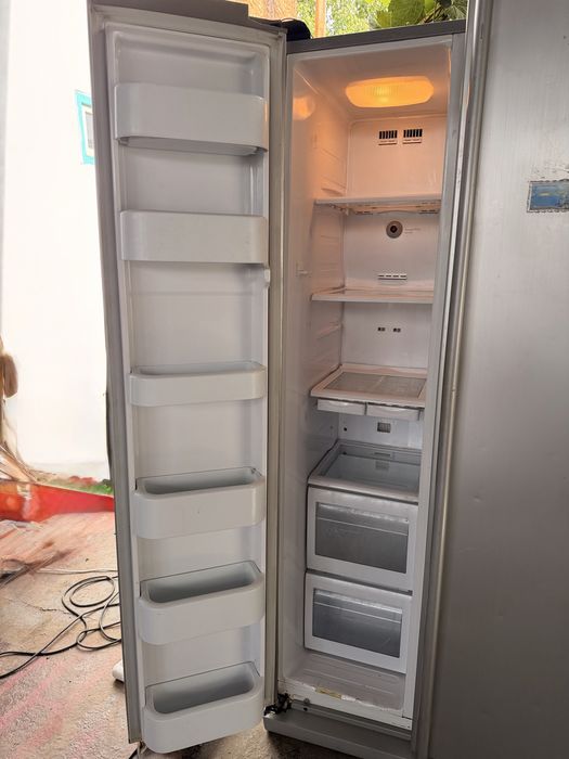 Холодильник Samsung side by side