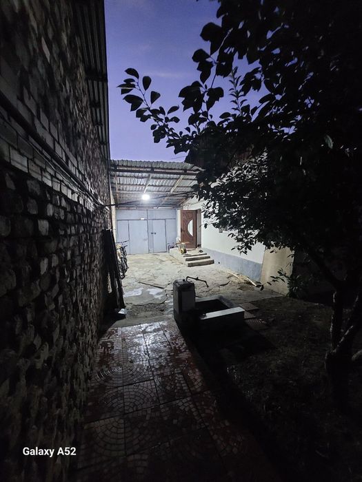 Uy holiday sotiladi 4 sotuk 5 Xonali suv gaz svet muomosiz uy ustida k