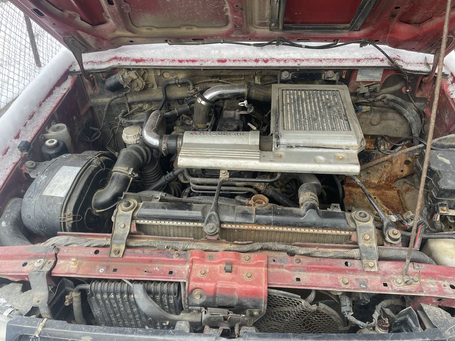 Vând mitsubishi pajero