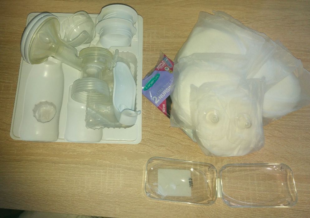 Помпа за кърмачки и силиконови протектори Avent