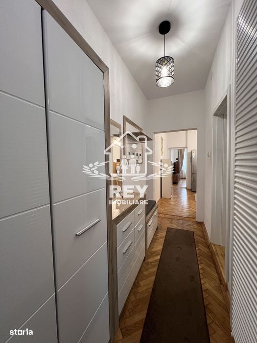 Apartament de vânzare 2 camere decomandate zona Str. Constituției/9mai