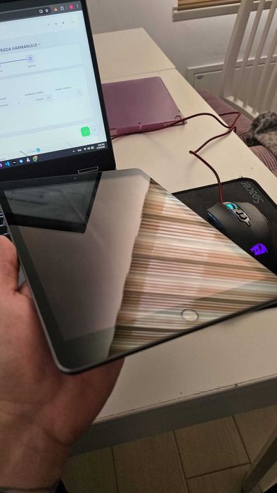 iPad Generația 7 (2019) – 128GB – Space Gray – Stare Foarte Bună