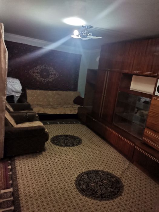 Продаётся дом (расположен вдоль главной дороги)