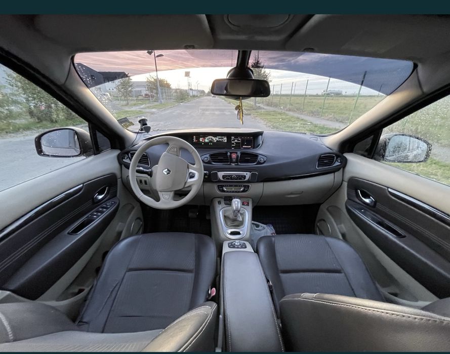 Renault grand scenic 2011