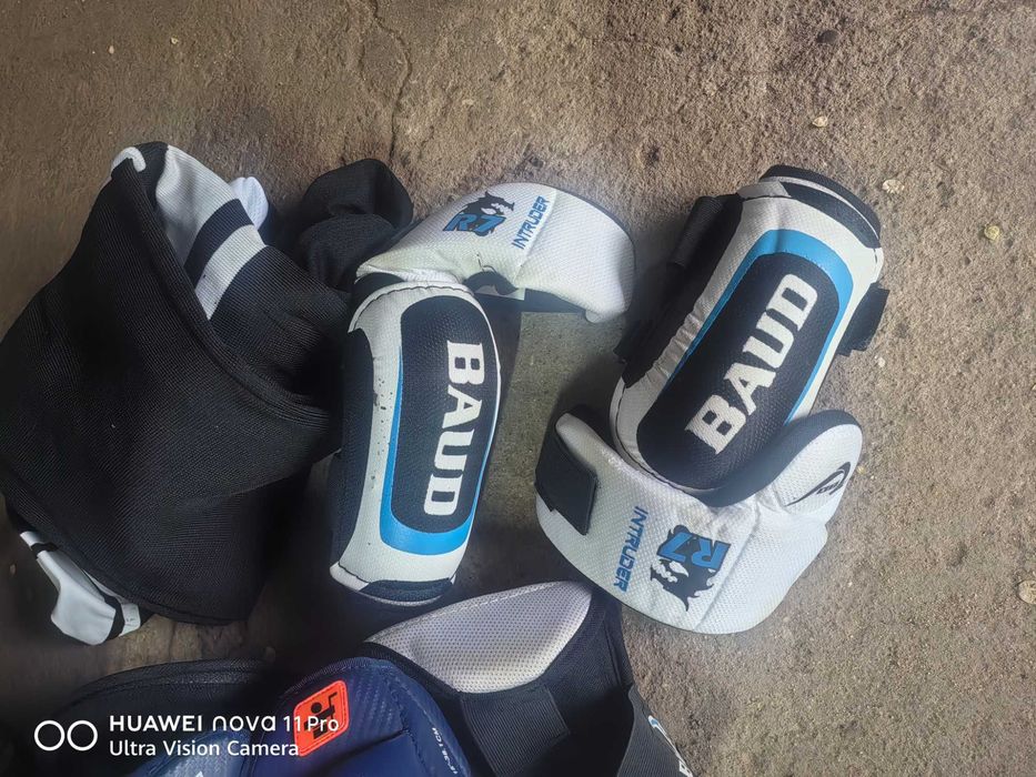 Продам комплект формы для хоккея