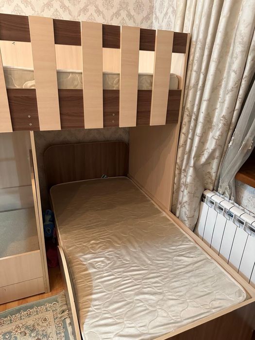 Продам кровать трехярусная