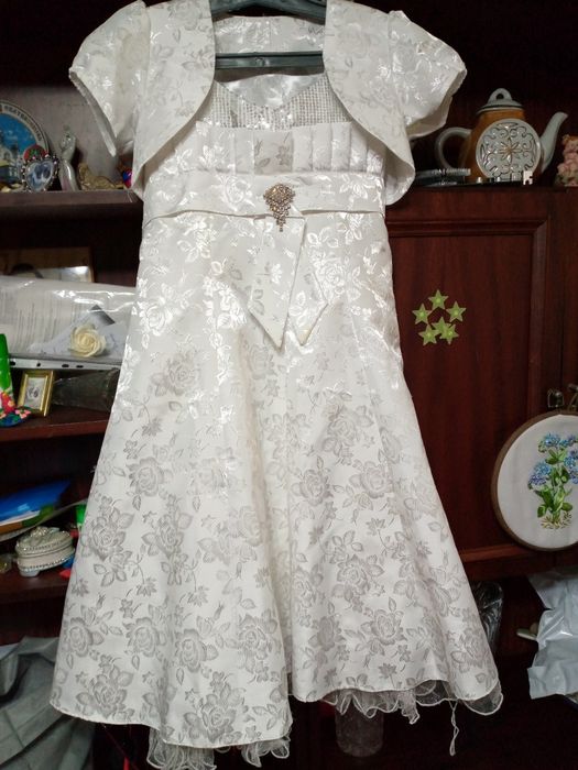 Вечерние платья - 40 размер