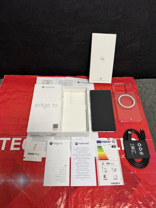 ЧИСТО НОВ 512GB Motorola Edge 70 Гаранция Technopolis 2027 Lily Pad