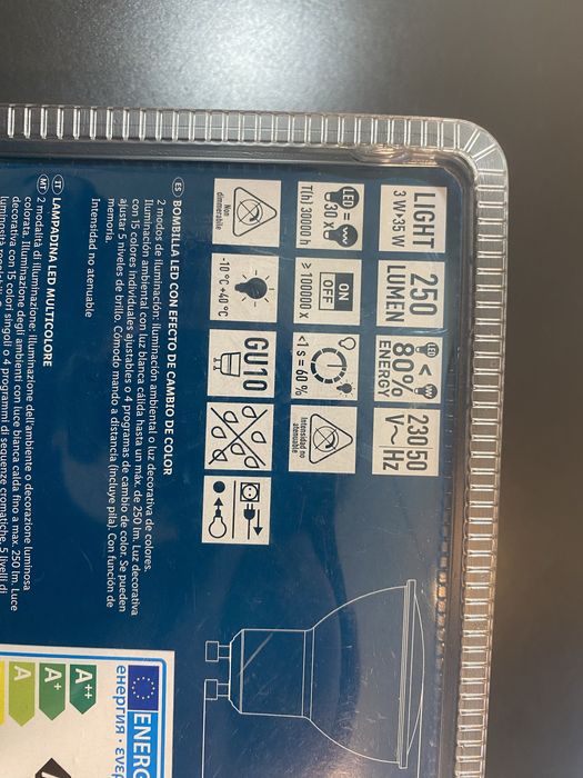 Bec led RGB 3W cu telecomanda.