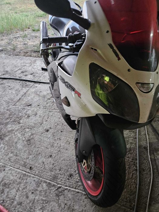 Kawasaki zx6R 2001 600 ccm.