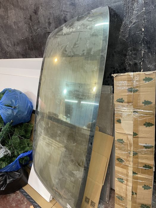 Заднее стекло rx 300