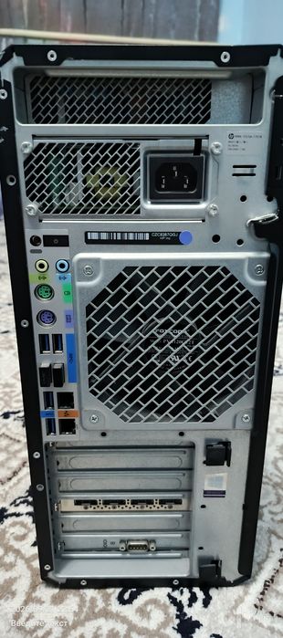 Server Kompyuter sotiladi HP Germaniyadan kelgan.Srochno
