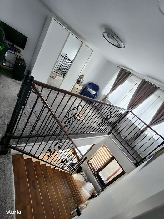 Casă rezidențială cu 9 camere, amplasare centrală