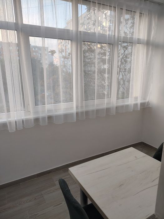 Apartament de 65 mp cu 2 camere și 2 balcoane, semidecomandat, etaj 3
