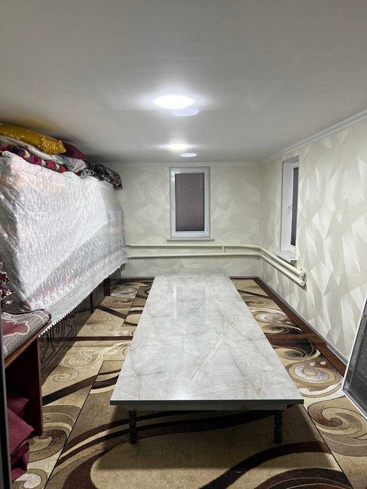 Boyovut shaxarchasida hovlili uy sotiladi !