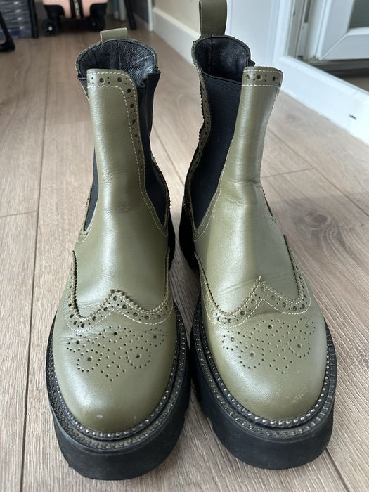 Продам осенние ботинки челси