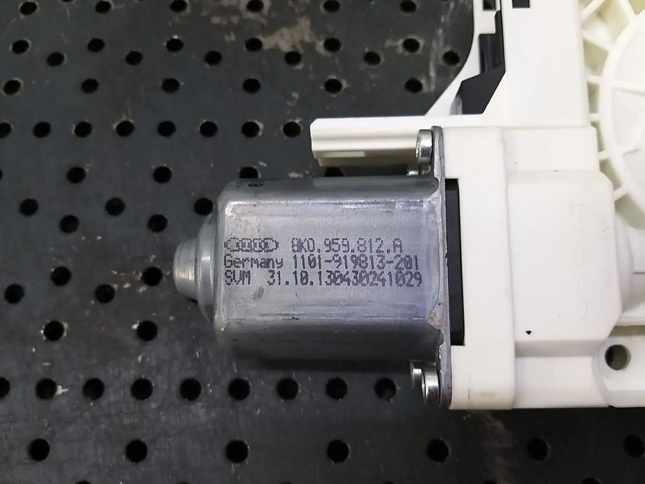 Motoras macara dreapta spate audi a4 b8 8k 8k0959812a 1101919813201