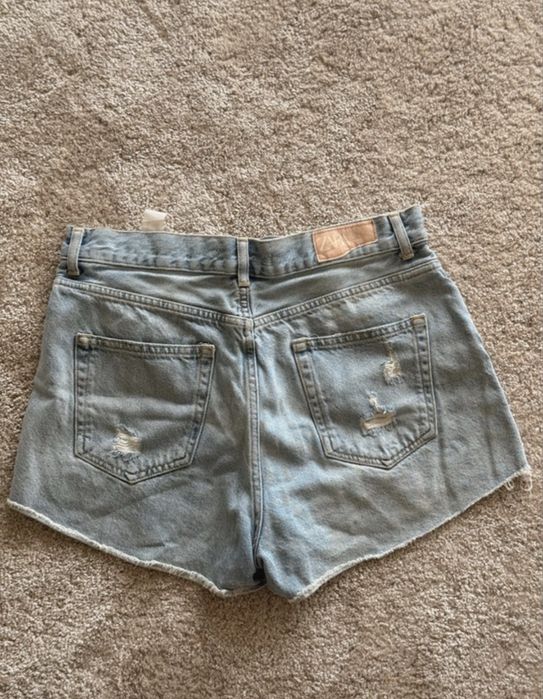 Șort jeans Zara distressed cu strasuri laterale