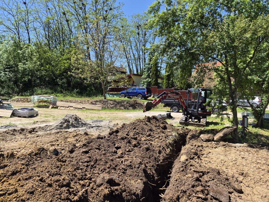 Excavator Yamnar de 2,6T si mașină de 3,5 T de închiriat