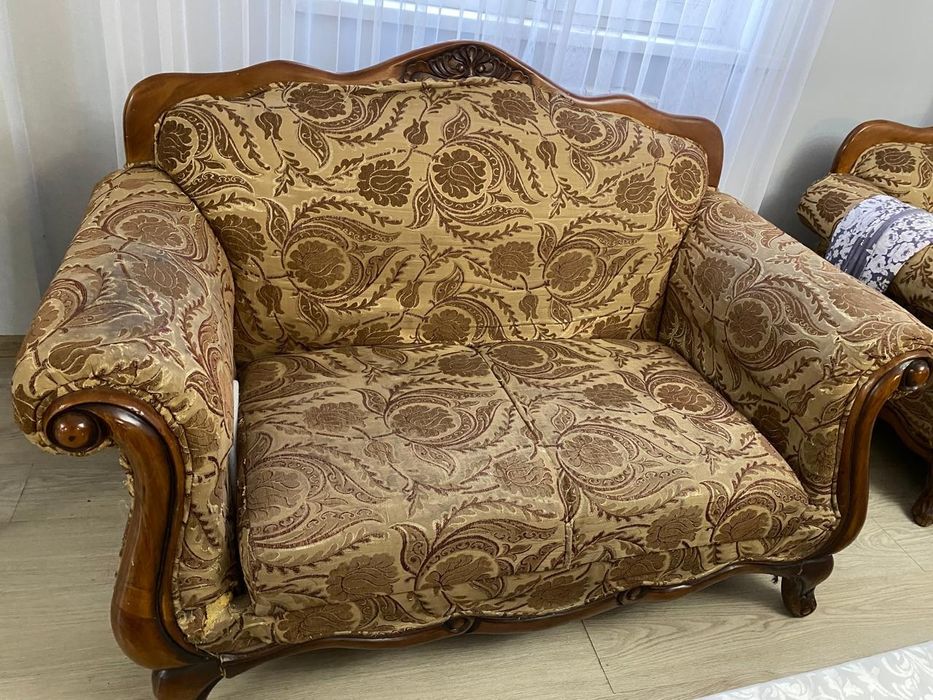 Продам шкаф горка и диваны