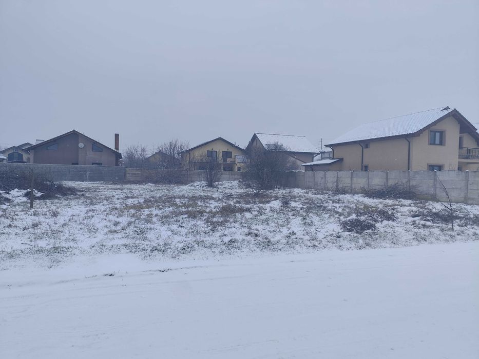 Teren 934 mp Capsunarie, lânga strada Principala