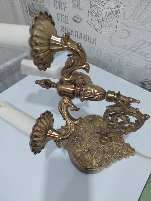 Продам настенный светильник.