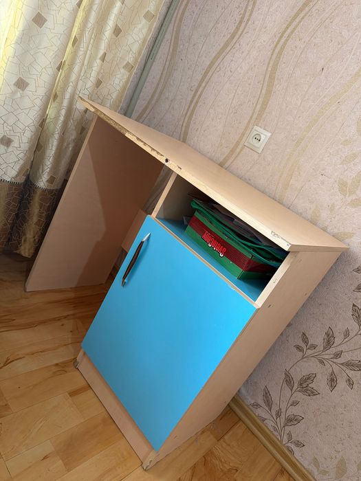 Кровати и стол детский