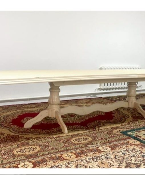 Гостинный стол сатылады .