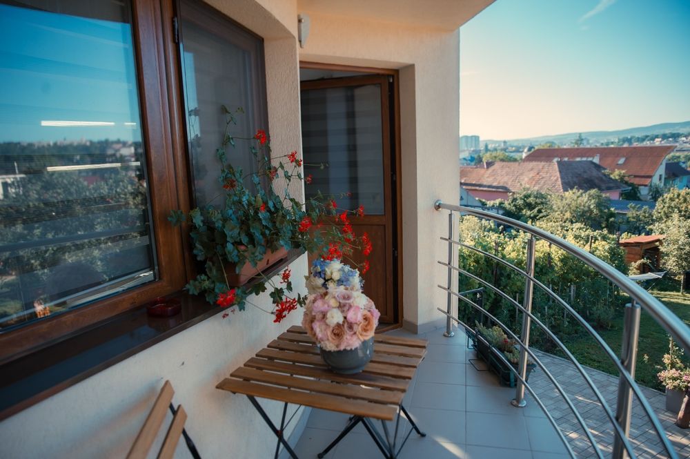Închiriez 2 apartamente pentru Untold 2026