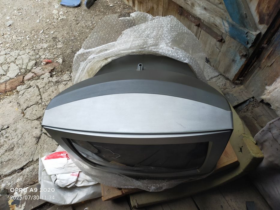 Телевизор второй маленький в подарок