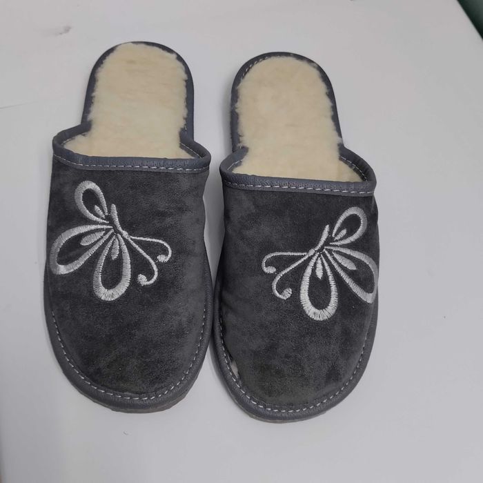 Vand papuci casa noi pentru femei, imblanite, din piele naturala