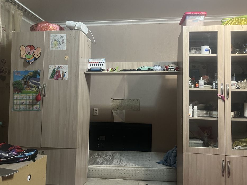 шкафы,столы,кровати