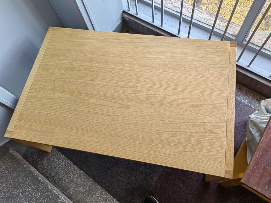 Дървена холна маса