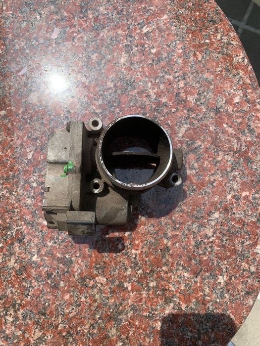 Дросел/клапа за двигател на Hundai Santa Fe diesel