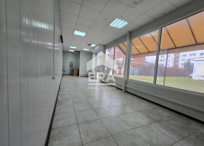 Ъглов парцел с преместваем търговски обект в София до Метростанция с Т