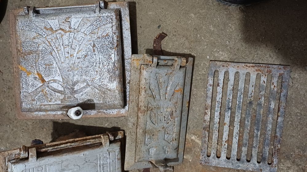 Vînd uși cu grătar pentru sobe teracotă am pentru 3 sobe