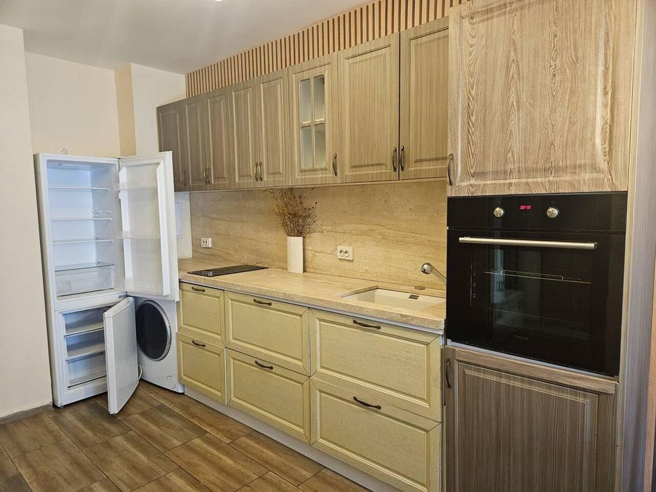 Дава се под наем Тристаен апартамент в Бургас, Сарафово - 80 кв.м за 561 € - Снимка #1