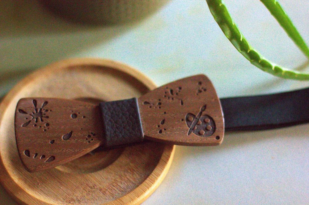 Дървена папионка - ръчно изработена