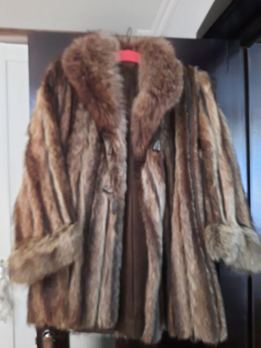 Haina din blana naturala