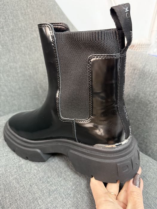 Ботуши DKNY черни