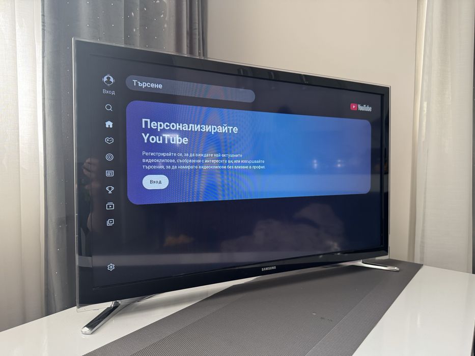 Samsung 32” Smart TV YouTube Черен