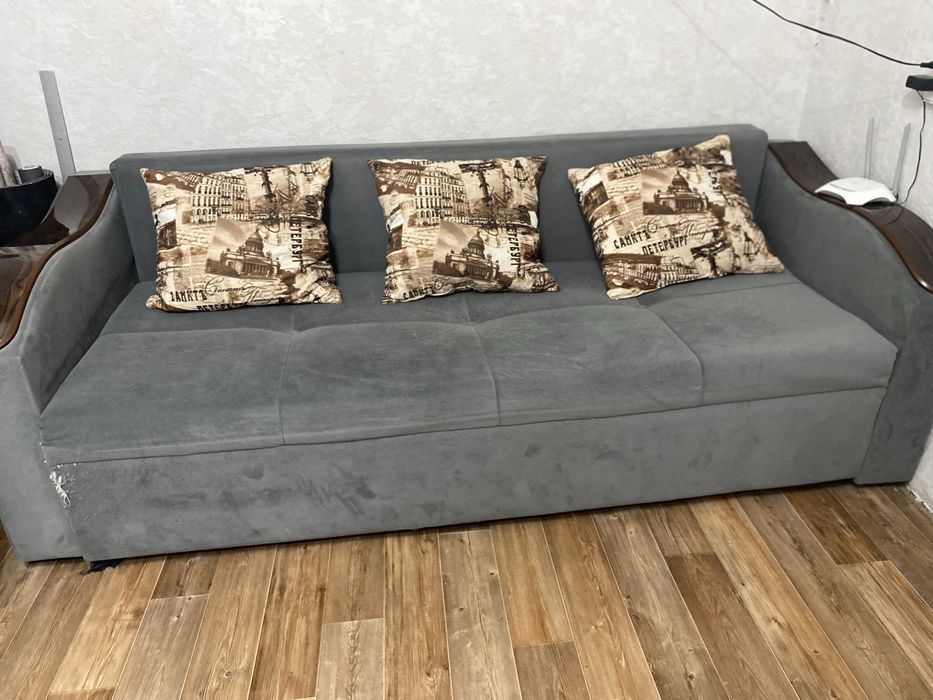 Продается диван в хорошем состоянии