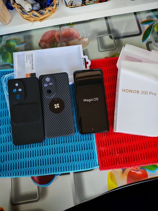 Honor 200 PRO  5 G cu 12 GB și 512 GB memorie
