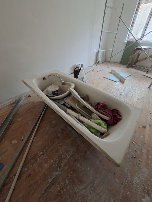 Продам б/у Ванна и Умивалник и Унитаз 3/1 ном